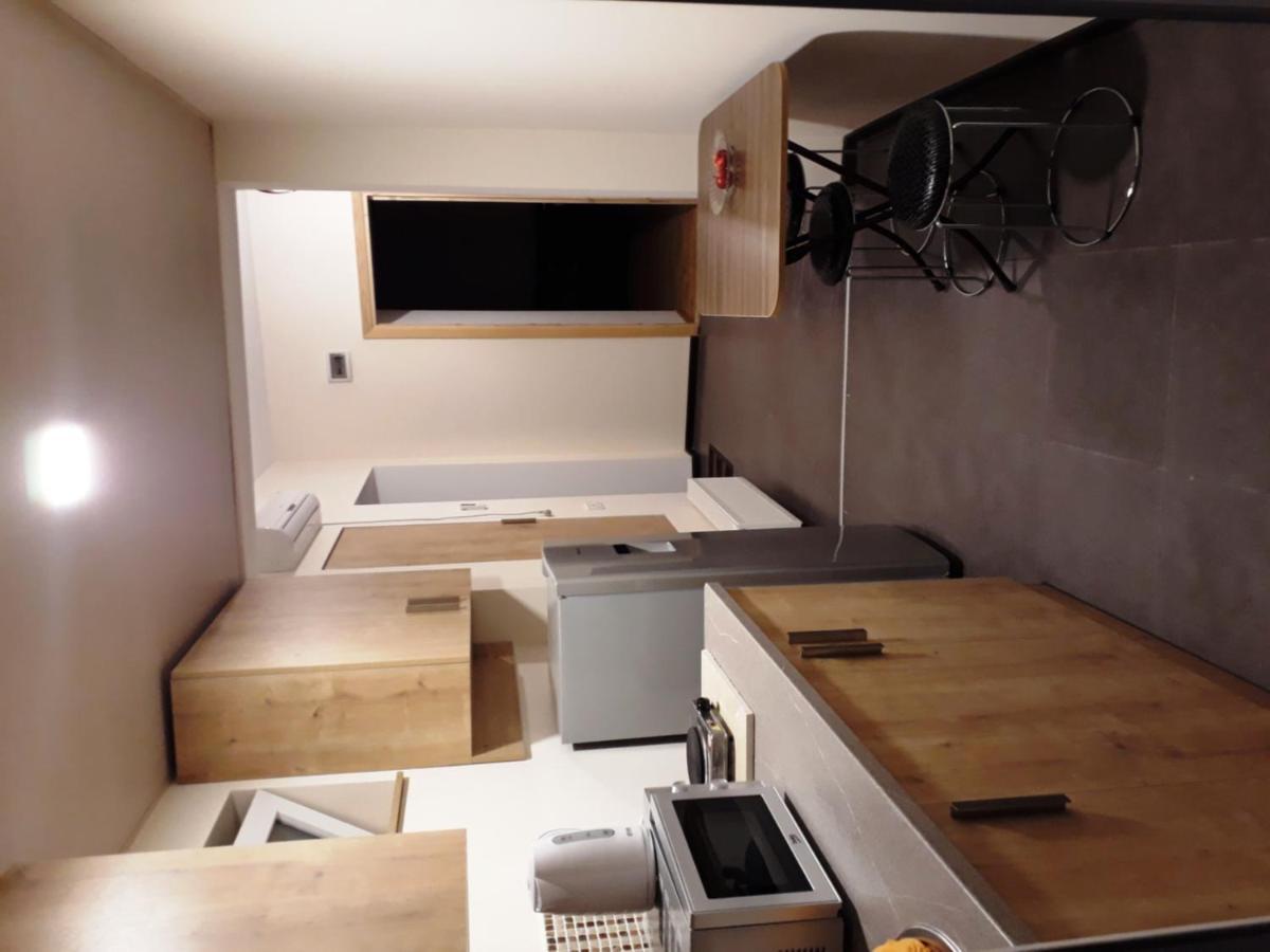 2 Bedroom Apartment In Chugureti Tbilisi Buitenkant foto