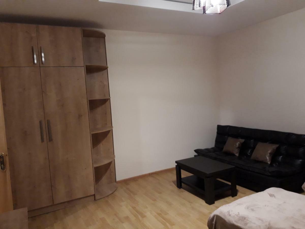 2 Bedroom Apartment In Chugureti Tbilisi Buitenkant foto