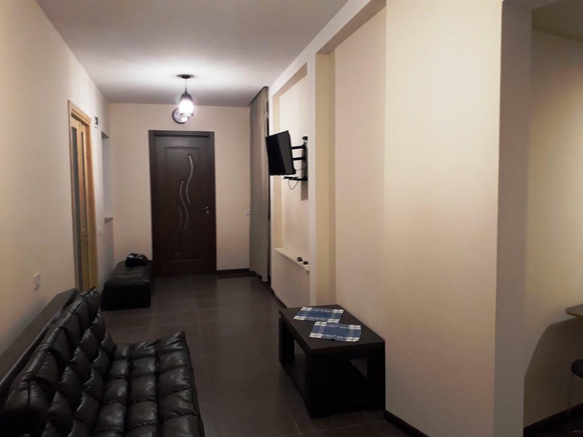 2 Bedroom Apartment In Chugureti Tbilisi Buitenkant foto