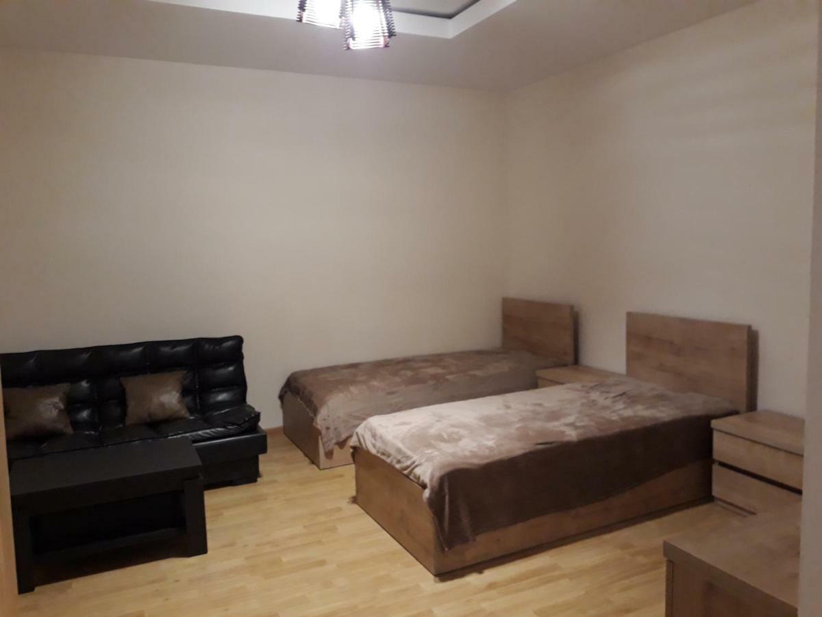 2 Bedroom Apartment In Chugureti Tbilisi Buitenkant foto