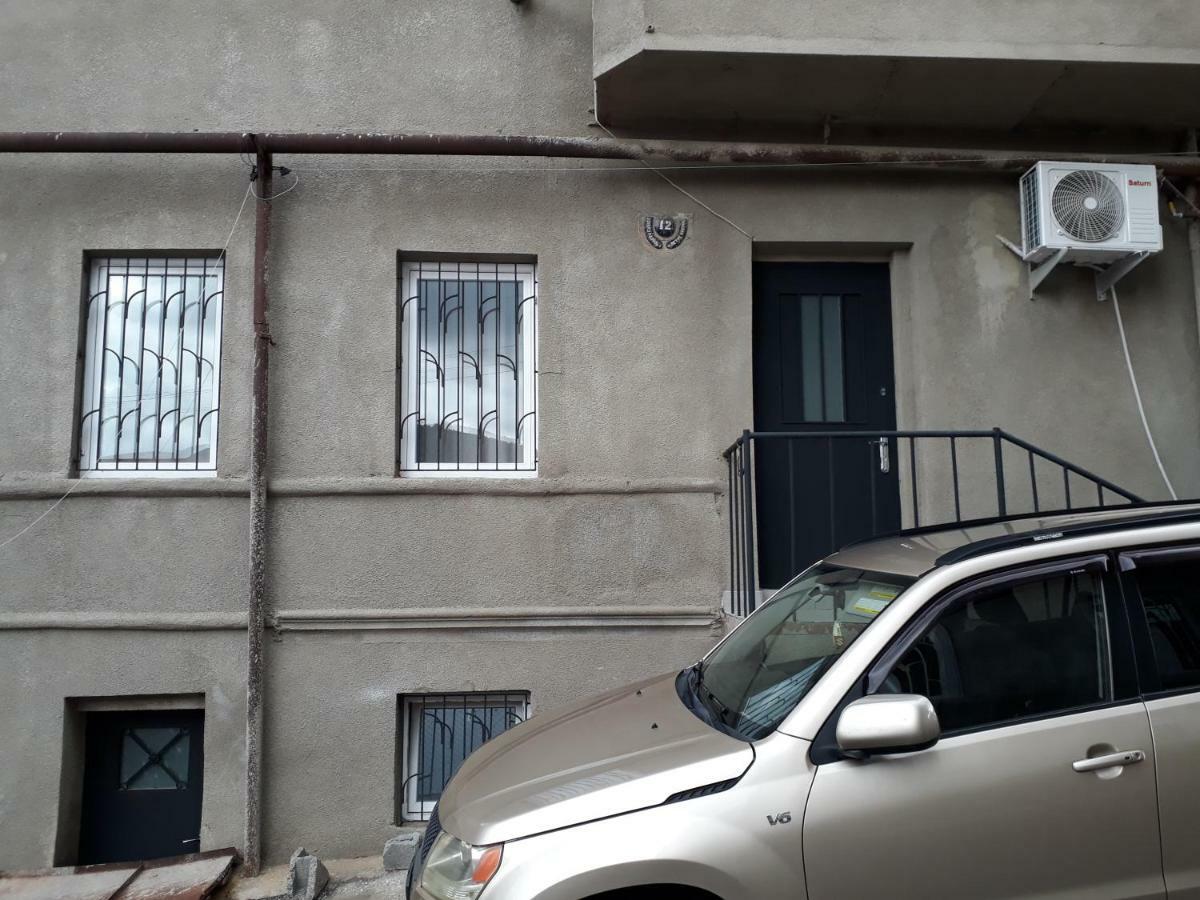 2 Bedroom Apartment In Chugureti Tbilisi Buitenkant foto